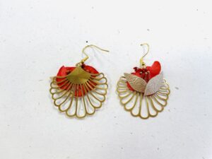 Boucles d'oreille en laiton, fleurs d’hortensias stabilisées et cuir véritable
