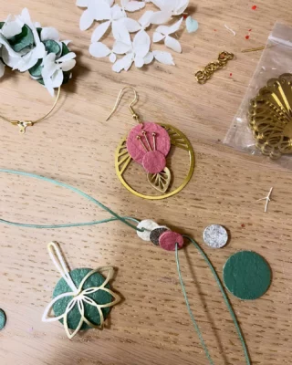 🌱🍍Nouvelle collection en préparation en fibres d’ananas 🍍🌱#ananas #naturel #bijouxcreateur #ecologie #matierenaturelle #cuirananas